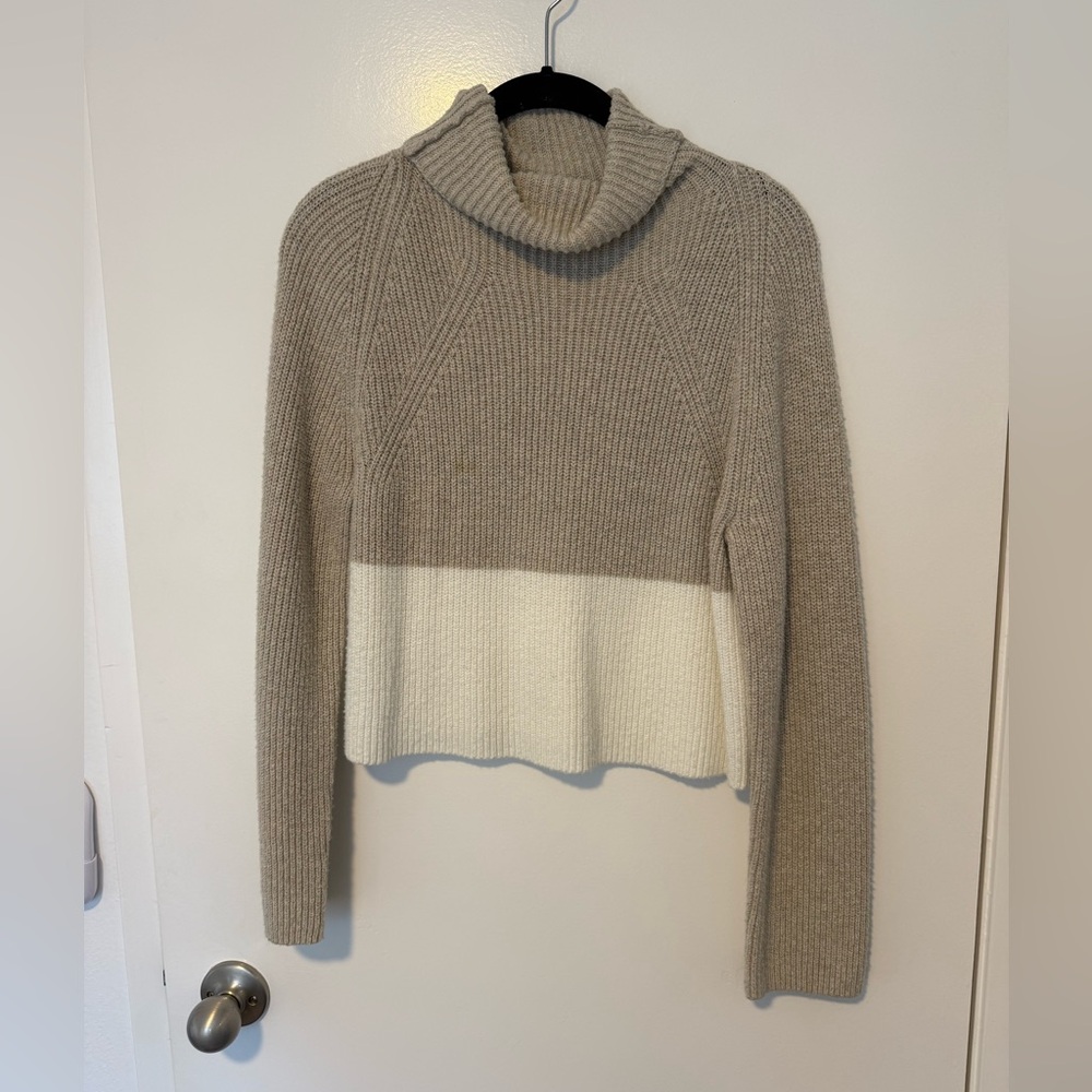 Leith Beige and Cream Turtleneck Sweater
